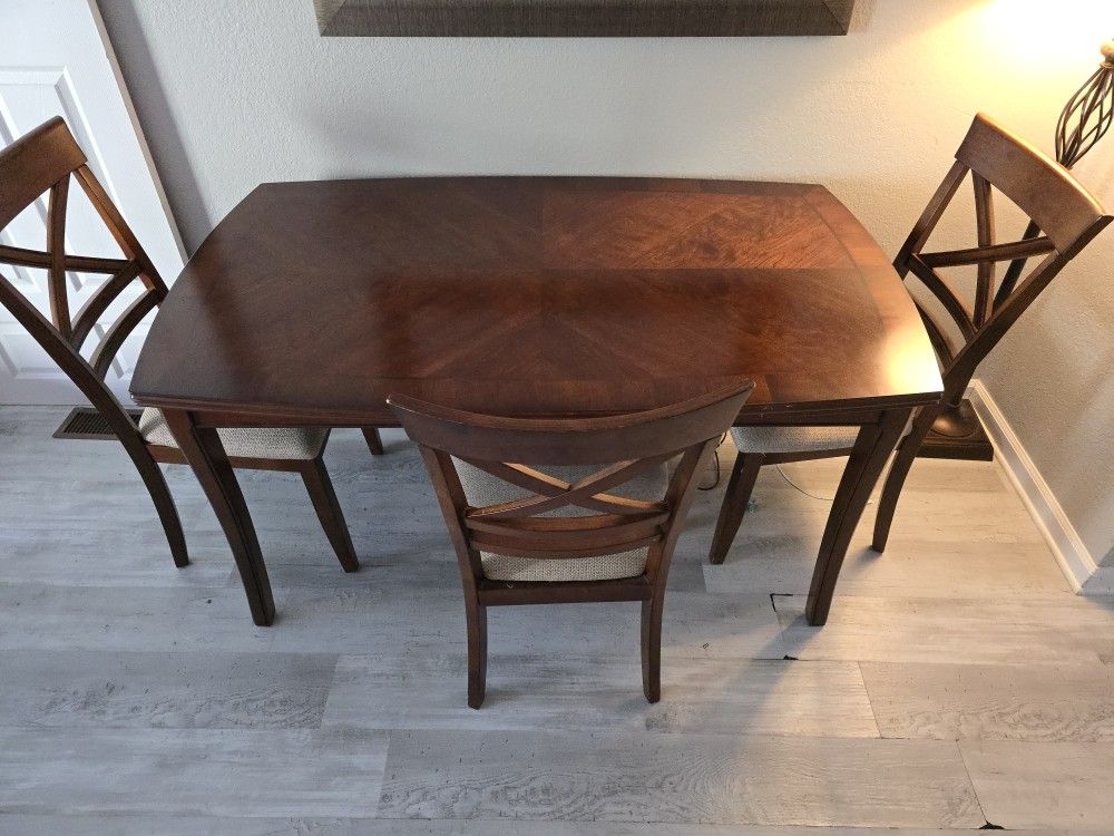 Havertys Dining Room Table with 3x Chairs