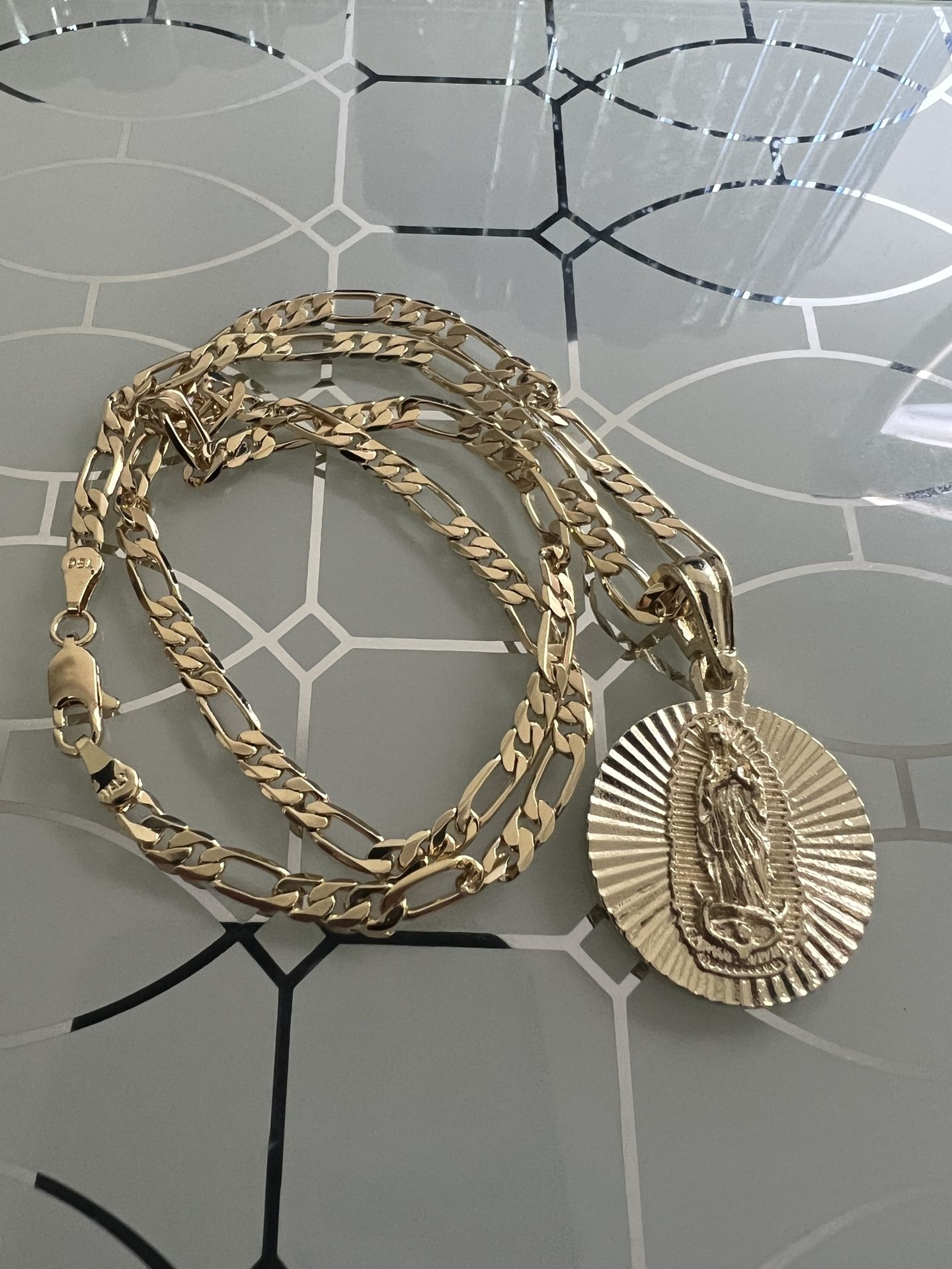 Virgin Mary Gold Plated Medallion Pendant With Chain Necklace 20” 4mm