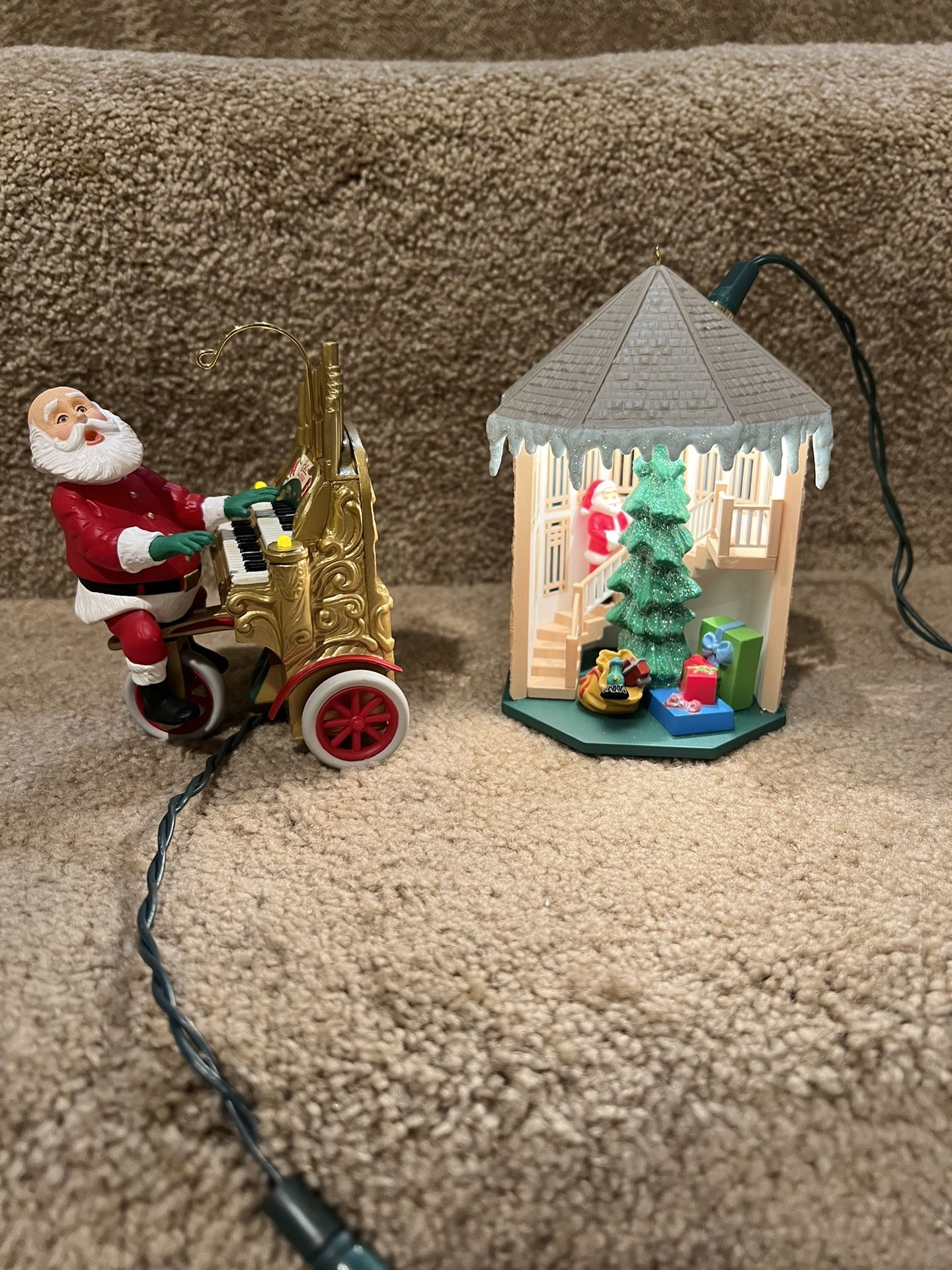 Hallmark  Set of 2 Santa's Sing Along Light Music Magic Piano Organ ornament