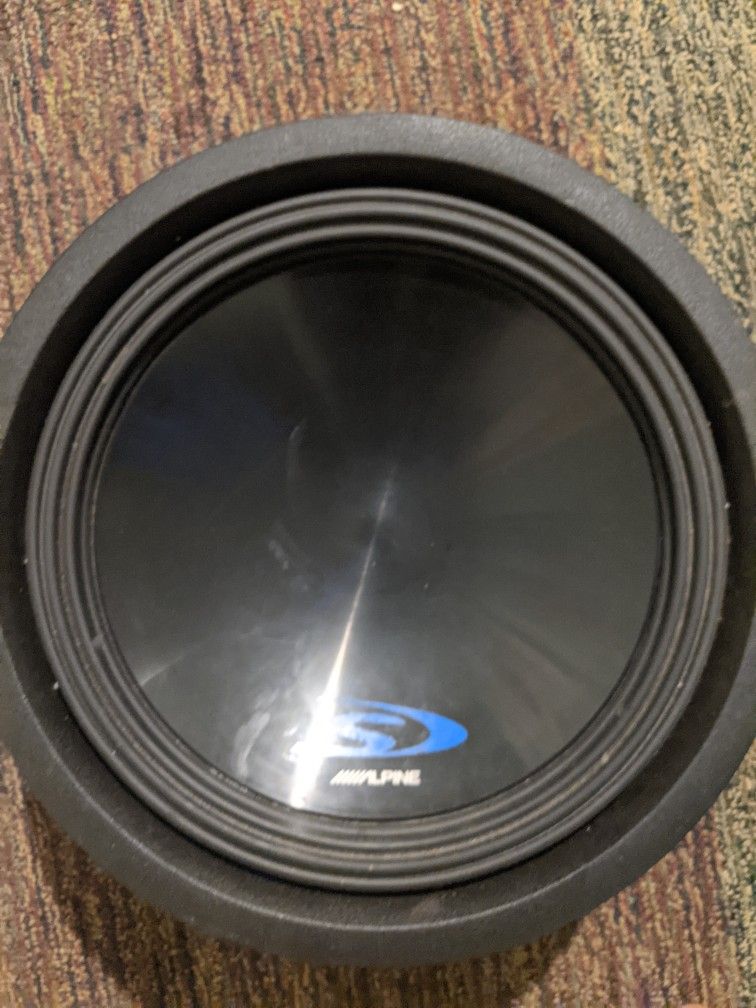 12 Alpine Speaker In Like New Conditions 