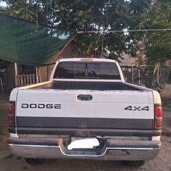 1998 Dodge Ram 4x4 1500 SLT