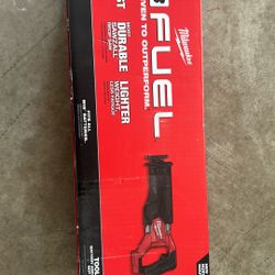 Milwaukee M 18 Sawall  New 