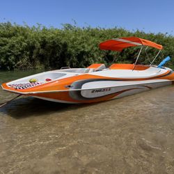2018 Tahiti 23’ Deck Boat 