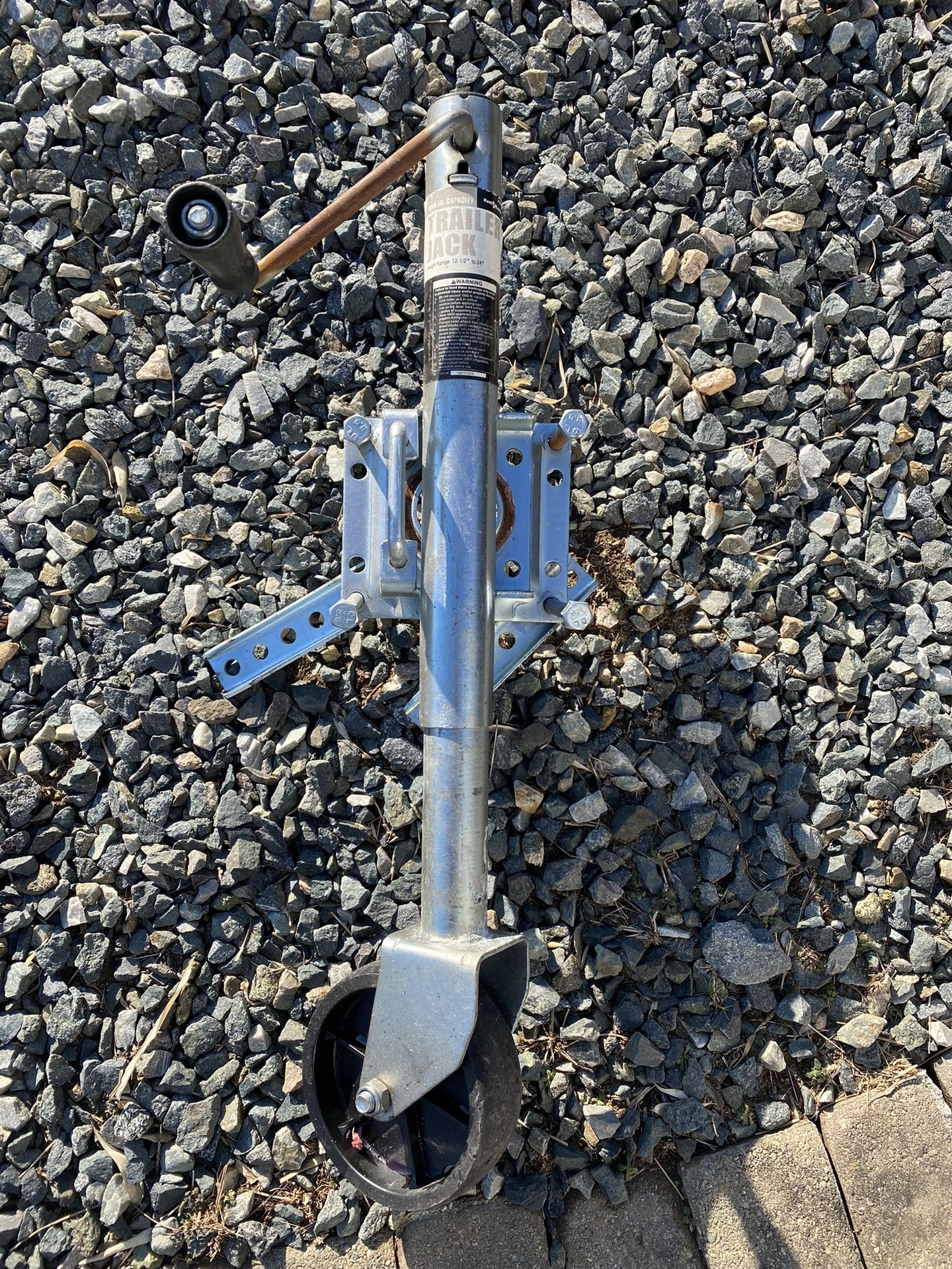 Universal trailer jack
