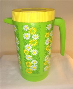 Retro Vintage 70's Flower 🌼 Plastic Pitcher
