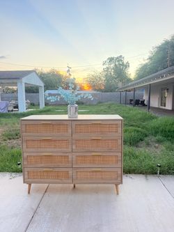 8 Drawers dresser