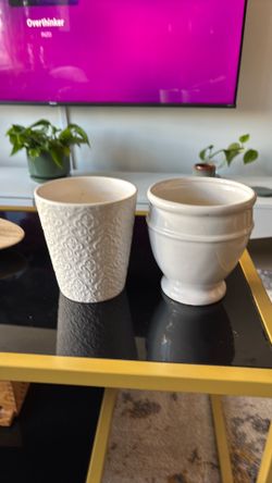 White ceramic planters