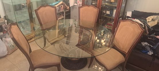 Round Glass-Top Dining Table with 4 Upholstered Chairs – Carved Wood Pedestal – OBO