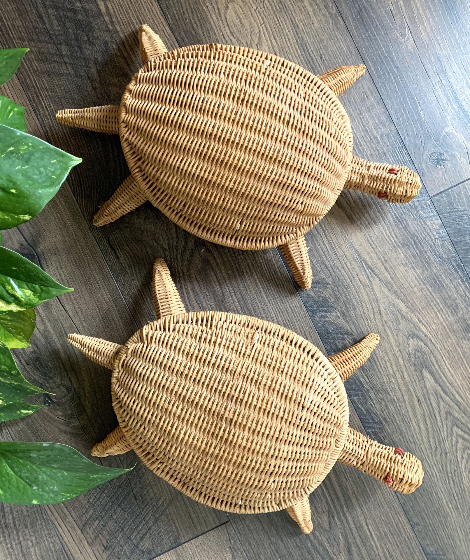 • vintage wicker turtle baskets + lid •