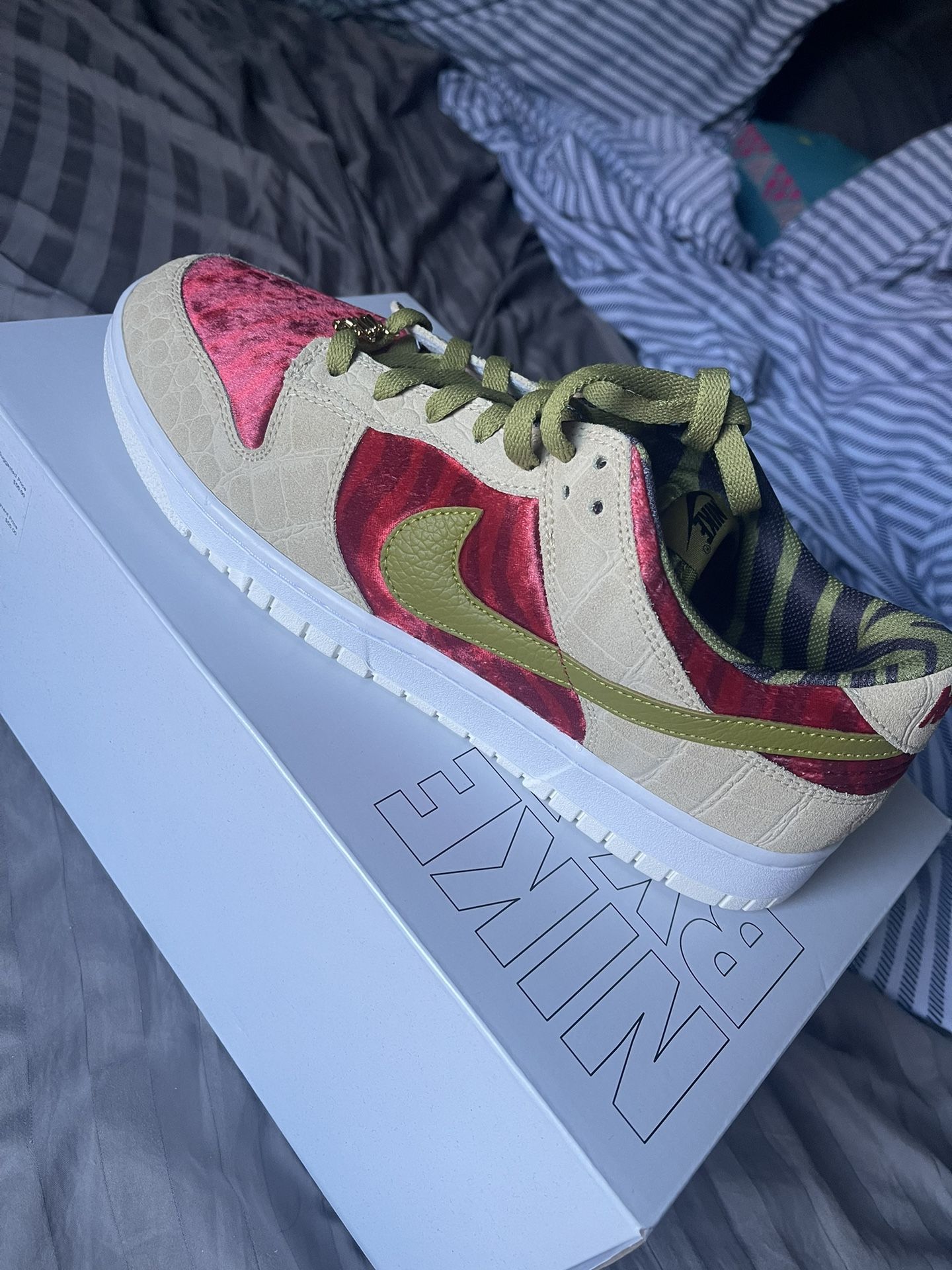 GRINCH DUNKS,All Products : American Fashion Style Bags On Sale