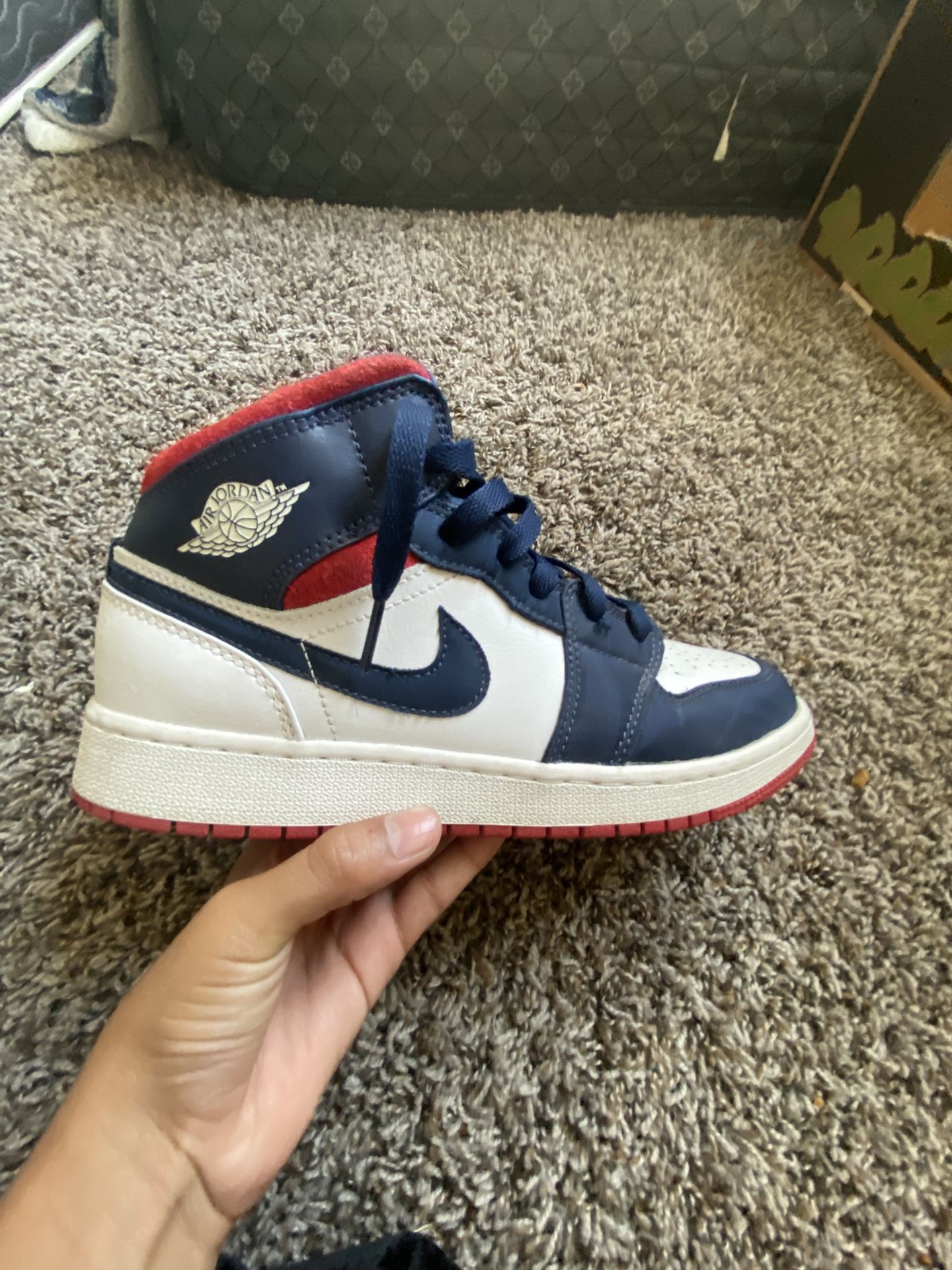 Air Jordan’s 1 Mid Se Gs