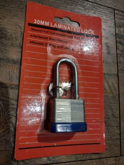 1¼" Long Shackle Padlock with Keys