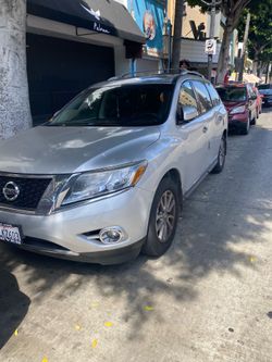 2014 Nissan pathfinder SL.  Super Low miles!!!