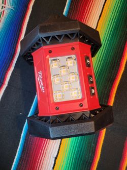 Milwaukee M18 1500 lumens LED flood light 2361-20 [TOOL ONLY]...USADO_USED $79 PRECIO FIJO_FIRM PRIC