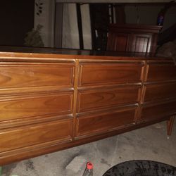 Vintage Mid Century Modern  9 Drawer Dresser