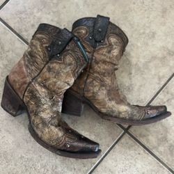 Corral boots