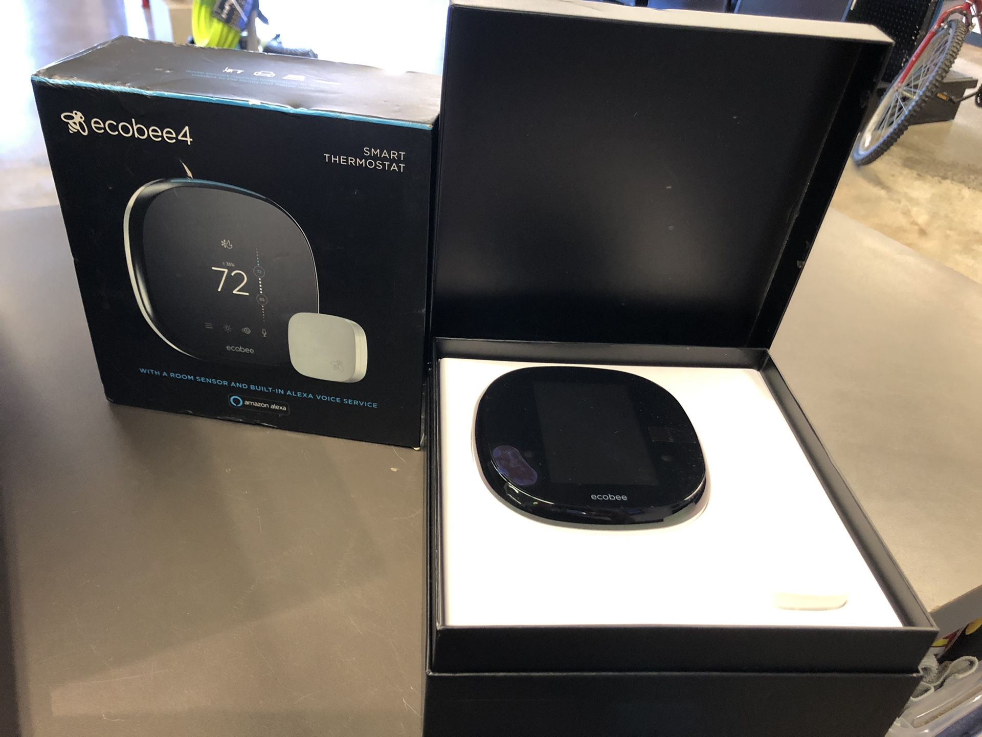 Ecobee4 smart thermostat w room sensor and built in Alexa no trades pick up in Tacoma