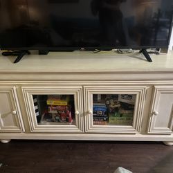 Free! Cream TV Console