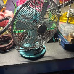 Small Vintage Style Desk Top Fan 