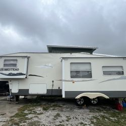 33 Foot Fifth Wheel With Gooseneck Hookup
