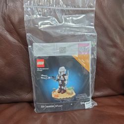 NEW Barnes and Noble Exclusive Star Wars Mandalorian & Grogu set