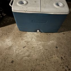 Rubbermaid Cooler