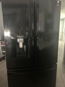 Brand= kenmore.      Color=Black.       Finish= stainless