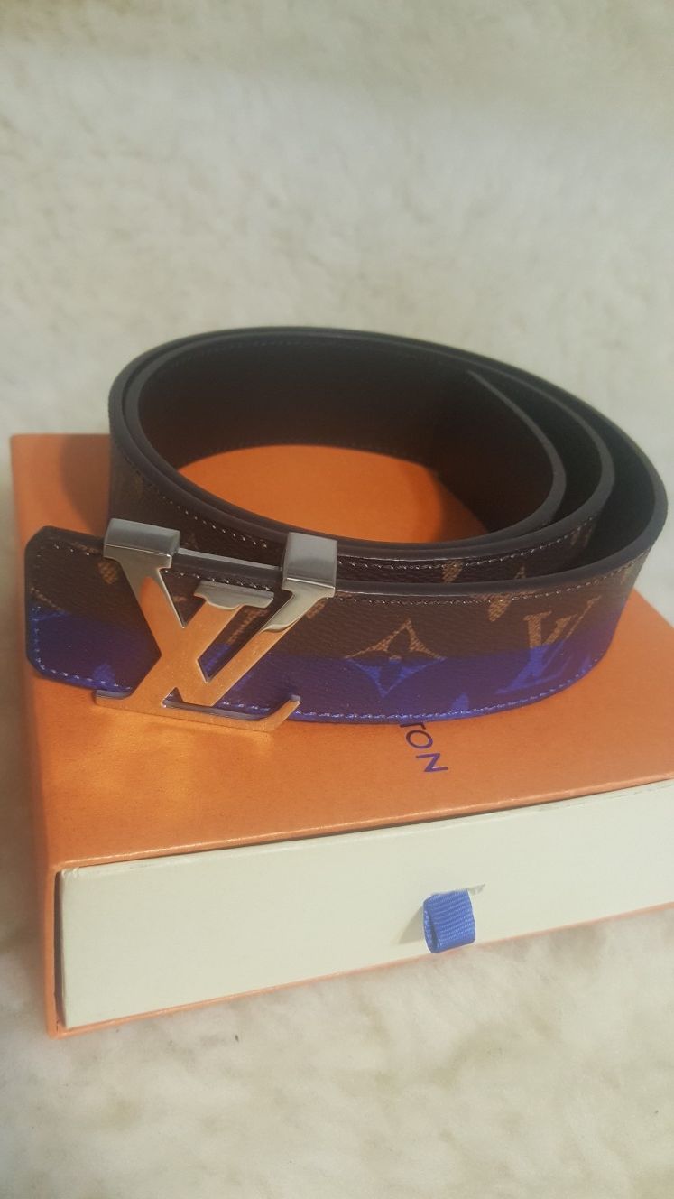 Gray and black Leather Louis Vuitton Belt. Size 44/110. This will fit a  waist size from 32 to 36 for Sale in Fort Stewart, GA - OfferUp