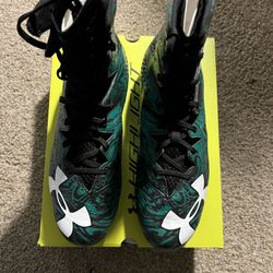 Under Armor Cleats (Size 10)