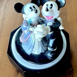 *VINTAGE* Disney’s “We're Steppin Out” Music Box - Mickey & Minnie Mouse -Enesco