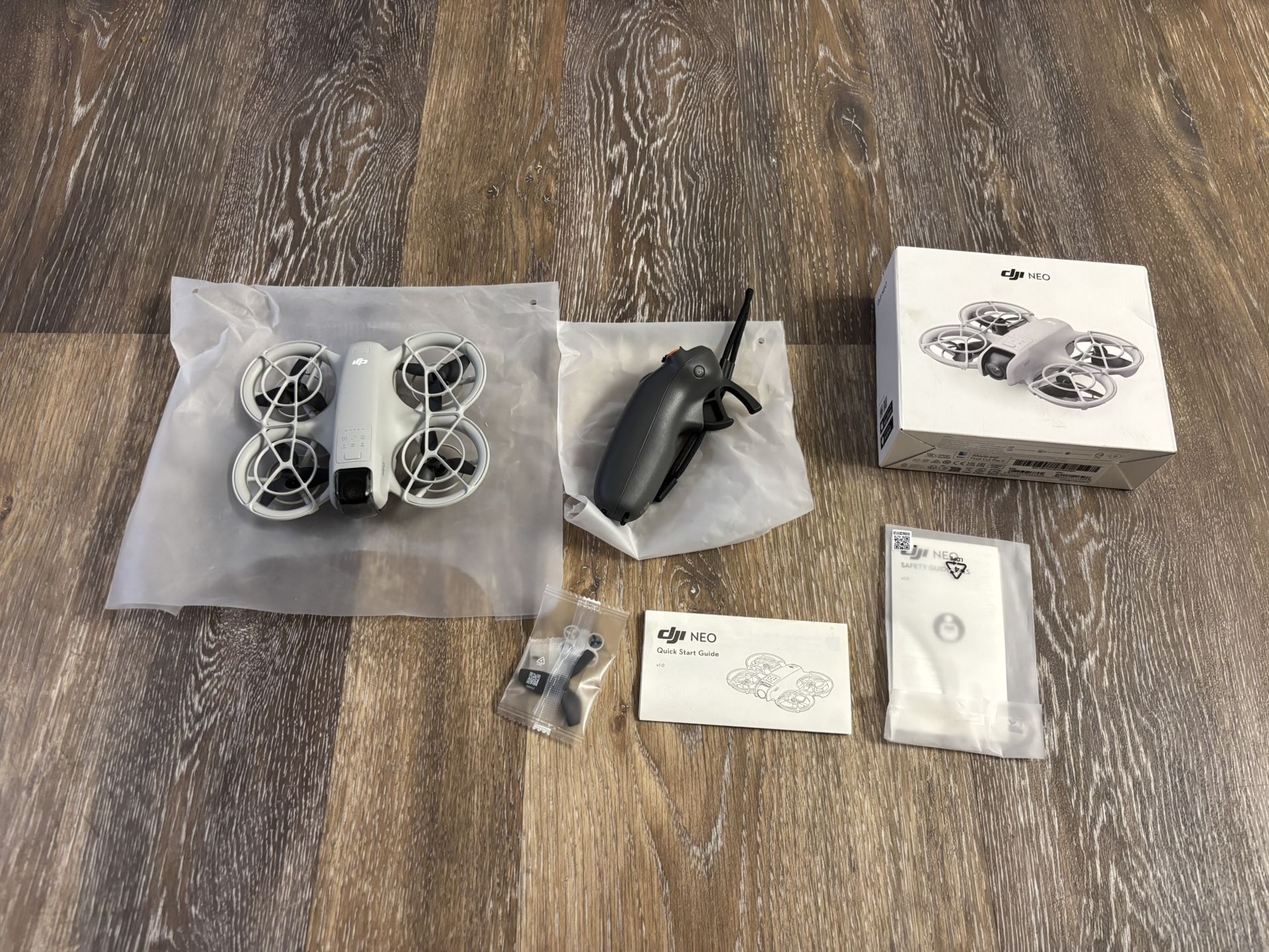 DJI Neo Drone and Motion Controller3 w/ xtra Propeller & Manual 