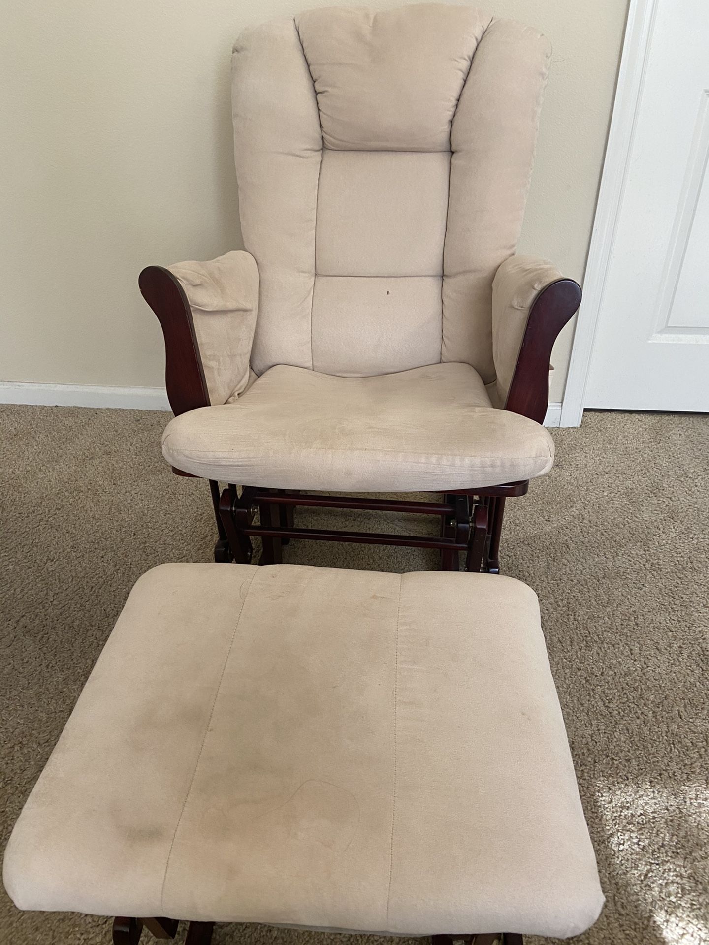 FREE Rocking Chair/Glider And Ottoman