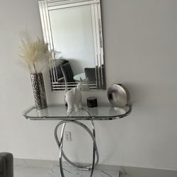 Entrance Table And Mirror 