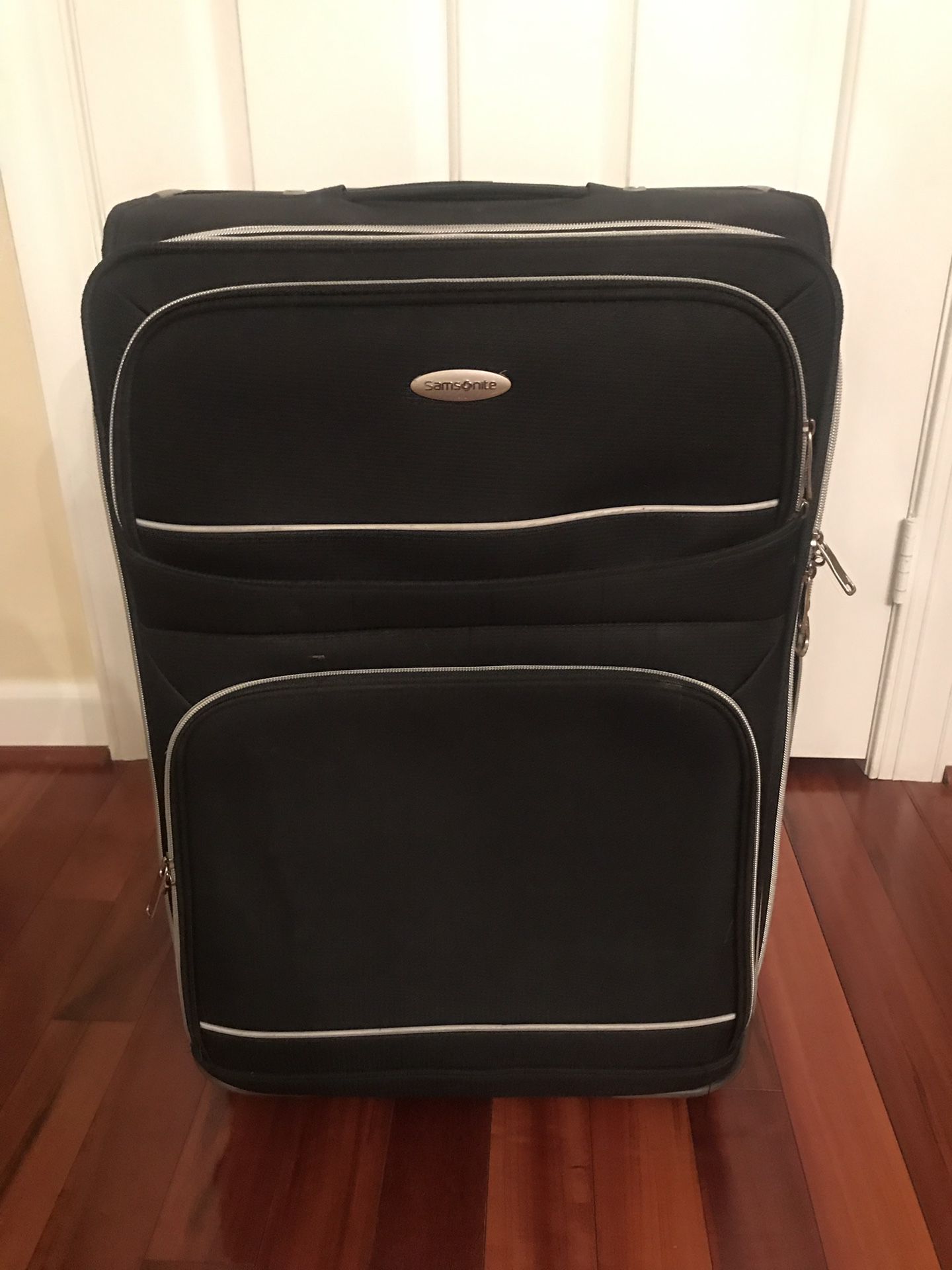 Large Black Samsonite Suitcase