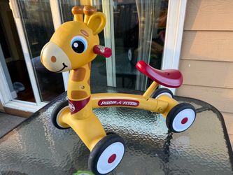 Radio Flyer Giraffe Toddler Ride-On Toy