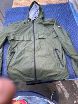 Tommy Hilfiger Men's Hooded Windbreaker Jacket Water/Wind Resistant Green L