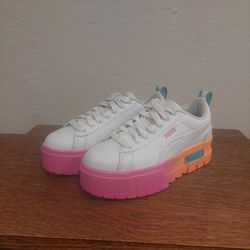 Puma Mayze Daybreak Fashion Sneakers
Girl's Size 4
