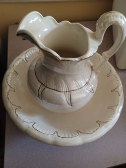 HOME DECOR 14K GOLD TRIMMED PITCHER WITH BOWL FINISHED IN MOTHER OF PEARL $1200 FINAL PRICE READ DESCRIPTION