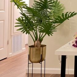 Beautiful Fake Plant With Modern Stand