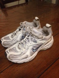 Women's nikes 6.5