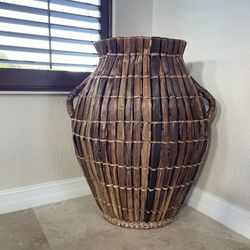 Vase Wicker Style