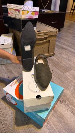 7 1/2 oregano colored flat shoes