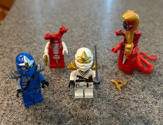 All 4 mini figures from Retired LEGO Ninjago 9445 – Fangpyre Truck Ambush (2012)