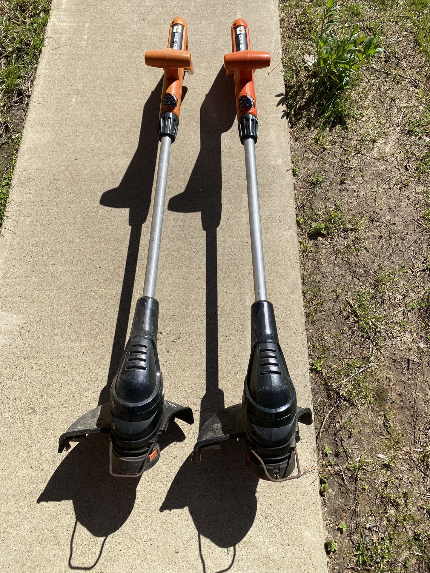 2ea Black And Decker Weed Trimmers, No Batteries