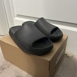 YEEZY slides 9 (Granite)