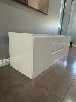 NEW 59” Floating Bathroom Vanity Set – White – Never Installed