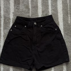 Divided by H&M Mom High Rise Black Denim Shorts Women’s Size 0