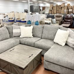 New Sectional 🔥🔥 IN STOCK 