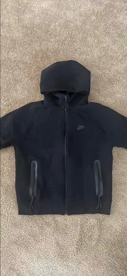 Black Nike Tech Fleece Small