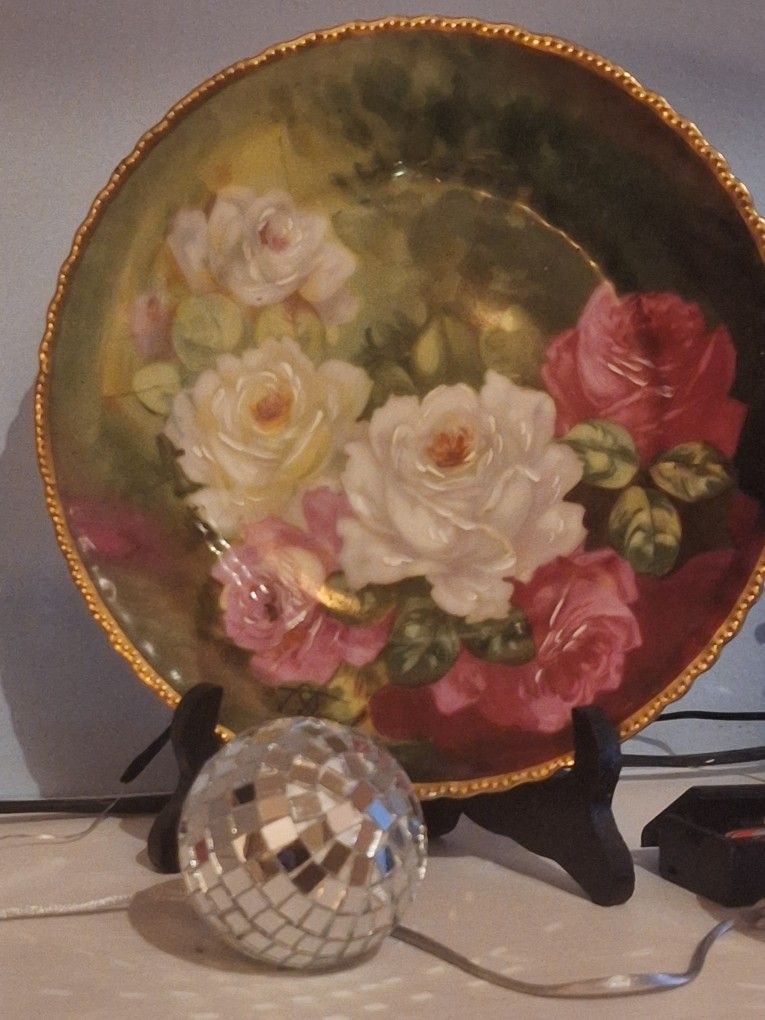 Gold Trimmed Floral Design Collectors Plate